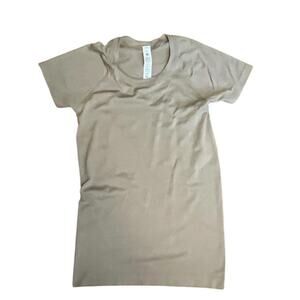 Lululemon swiftly tech short sleeve size 6 Sheer Oak